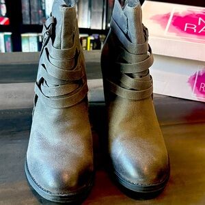 Not rated ankle boots Sz 9 worn once